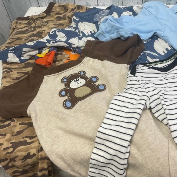 8 Baby Boys 6-9 Months Garanimals Carters One Piece Long Short Sleeve Tops PJs - Picture 2 of 7